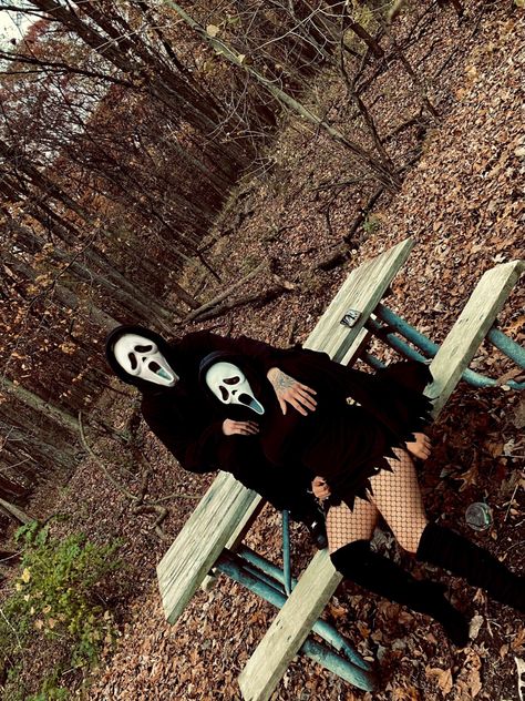 Horrorcore Aesthetic Outfits, Couple Spooky Photoshoot, Ghostface Couple Photoshoot, Ghost Face Couple Photos, Ghostface Photoshoot, Scream Halloween Costume, Fall Photoshoot Ideas, Halloween Tights, Spooky Pictures