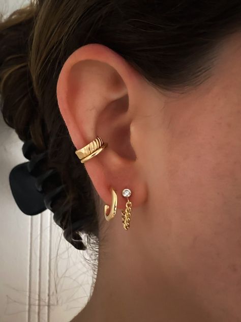 "Our gold edge ear cuff is a 3 mm wide cuff made for the conch - no piercing required. Simply slide onto the conch part of your ear and go. *Given that these are handmade, each cuff is unique in design. See photos above for sample cuffs. Designed with half-lined detail and smooth detail. 14k gold filled 3 mm width *How to place an ear cuff: Start by sliding the ear cuff over the top part of your ear ( the thinnest cartilage part) then slide down onto the lower conch. Gently tug to make sure it d Ear Design Ideas, Eat Cuff Piercing, Gold Conch Earring, Conch Piercing Cuff, Conch Helix And Lobe Piercing, Conch Piercing Gold Hoop, Gold Conch Jewelry, Conch Cuff Piercing, Ear Cuff No Piercing