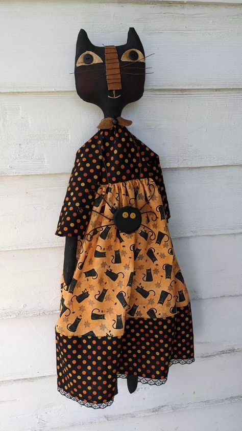 Primitive Folk Art Black Cat Doll | eBay Cloth Dolls Handmade Diy, Primitive Cats, Witch Houses, Primitive Halloween Crafts, Black Folk Art Dolls, Antique Folk Art Primitive, Primitive Dolls Handmade, Cat Pillows, Primitive Autumn