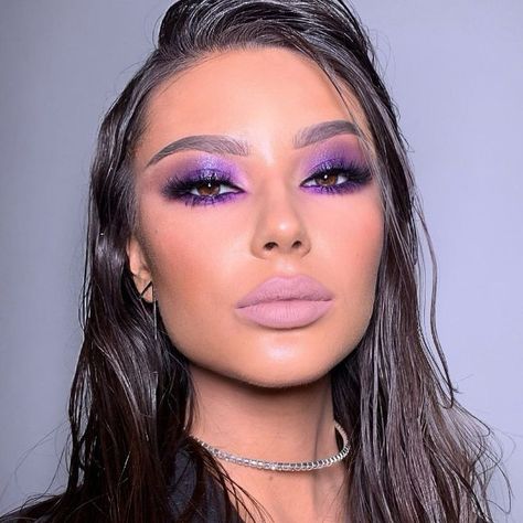 Monochromatic Makeup Looks, Lila Make-up, Monochromatic Makeup, Purple Makeup Looks, Drag Make-up, Prom Eye Makeup, Purple Eye Makeup, Rave Makeup, Purple Makeup