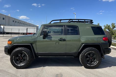 2011 Toyota FJ Cruiser Trail Teams Special Edition for Sale - Cars & Bids Army Green Fj Cruiser, Future Vehicles, Hippie Van, Toyota Fj Cruiser, Land Rovers, Fj Cruiser, Toyota 4runner, Dream Car, Land Cruiser