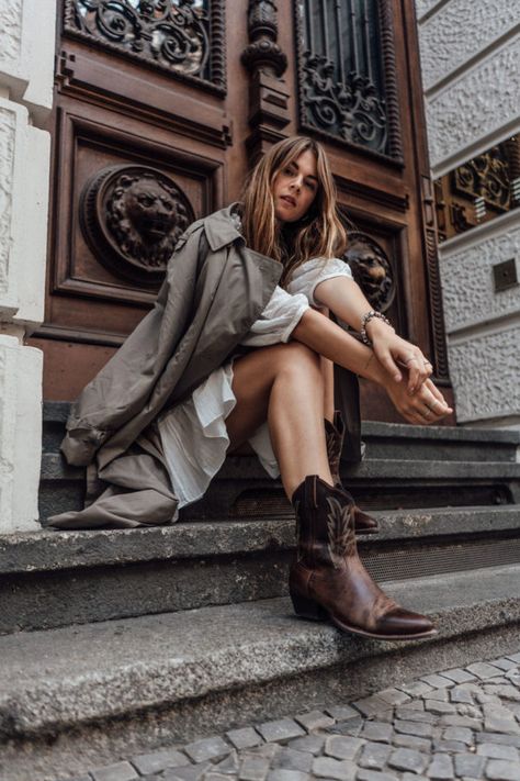 Autumn Outfit with Cowboy Boots found on eBay Fashion || Fashionblog Texan Boots Outfit, Cowboy Boot Outfits Winter, Cowboy Booties Outfit, Ankle Cowboy Boots Outfit, Brown Cowboy Boots Outfit, Ankle Boots Outfit Fall, Cowboy Boots Street Style, Cute Cowboy Boots, Short Cowboy Boots Outfit