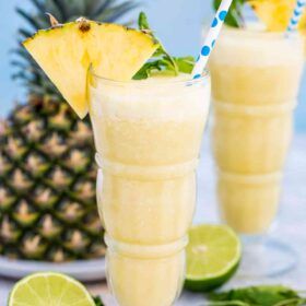 Beverages Recipes, Drink Smoothies, Pineapple Smoothie Recipes, Fruit Recipe, Kefir Recipes, Drinks Smoothies, Perfect Healthy Breakfast, Pineapple Drinks, Oat Smoothie