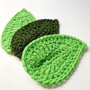 Free Pattern Friday: Crochet Leaf – Threadwinners Leaf Crochet Pattern Free, Crochet Leaf Free Pattern, Crocheted Leaves, Crochet Pour Halloween, Autumn Crochet, Crochet Leaf, Crochet Appliques, Crochet Leaf Patterns, Coaster Pattern