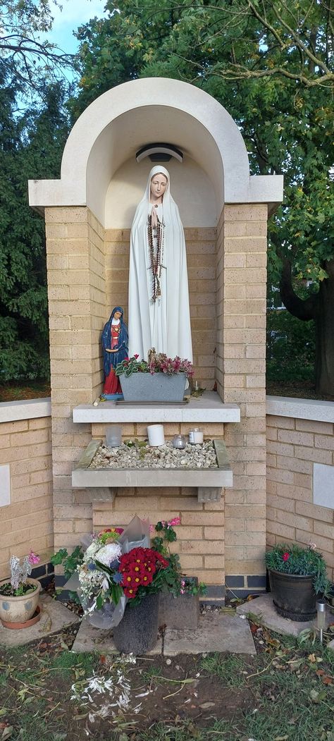 Grotto Design Ideas, Marian Grotto, Virgin Mary Statue Garden, Spanish House Design, Marian Garden, Tiny House Plans Small Cottages, Mexican Style Homes, Mary's Garden, Grotto Design