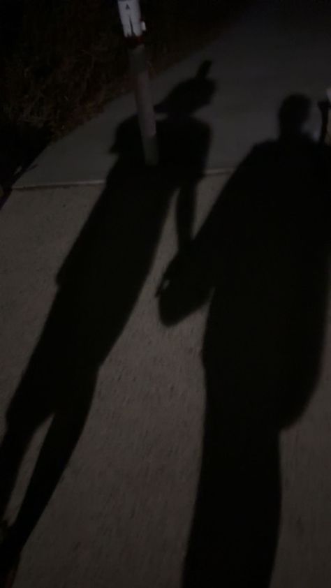 Boyfriend girlfriend night pics holding hands shadow aesthetic couple Holding Hands Shadow, Girlfriend Night, Hands Shadow, Shadow Aesthetic, Tall Boyfriend, Heart Shadow, Hand Shadows, Night Pics, Night Shadow