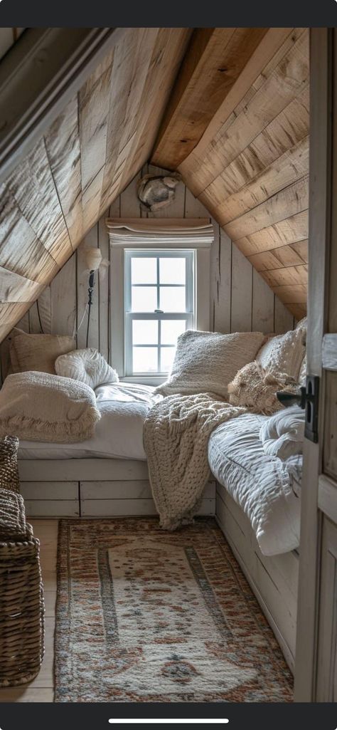 Tiny Bedroom Ideas Cozy, Tiny Attic Bedroom, Small Attic Bedroom Ideas, France Vibes, Small Attic Bedroom, Small Attic Room, Small Chair For Bedroom, Rum Inspo, Tiny House Bedroom