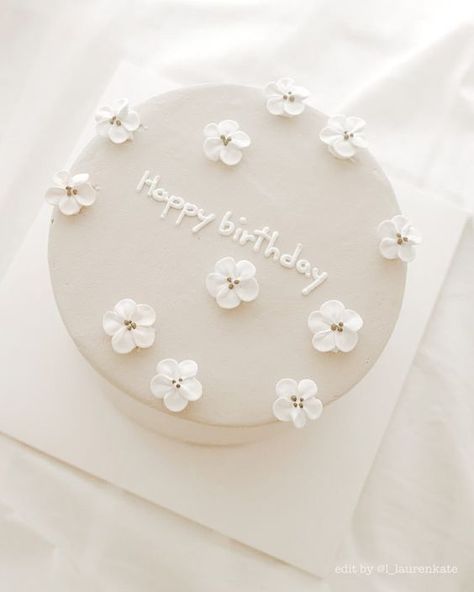 Small Birthday Cakes, Korean Cake, Elegant Birthday Cakes, Simple Cake Designs, Decoration Cake, Mini Cakes Birthday, Creative Birthday Cakes, Simple Birthday Cake, Pretty Birthday Cakes