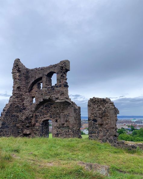 Scotland Aesthetic Summer, Edinburgh Scotland Summer, Edinburgh Scotland Aesthetic Summer, Scottish Ruins, September Wishes, Plants Cottagecore, Scottish Lifestyle, Edinburgh Summer, Edinburgh Scotland Aesthetic