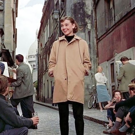 Audrey Hepburn Eternally on Instagram: “Audrey in Paris during the filming of Funny Face, 1956. #audreyhepburn” Audrey Hepburn Style Outfits, Funny Face 1957, Audrey Hepburn Funny Face, Audrey Hepburn Outfit, Audrey Hepburn Movies, Audrey Hepburn Inspired, Audrey Hepburn Style, Classic Actresses, Muted Tones