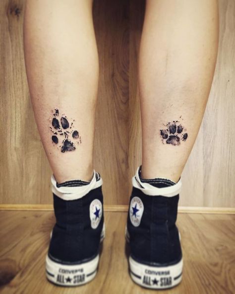 Simple Tattoos For Women, Dog Memorial Tattoos, Pawprint Tattoo, Dog Paw Tattoo, Tattoo Dog, Paw Tattoo, Geniale Tattoos, Memorial Tattoos, Dog Tattoos