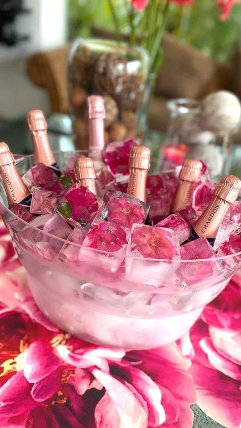 Pink Birthday Party For Adults, Barbie Birthday Brunch, 30th Birthday Pool Party For Her, Barbie Brunch Ideas, Pink Birthday Food Ideas, Barbie Breakfast Party, Bridal Shower Barbie Theme, Hen Pool Party, Barbie Inspired Food