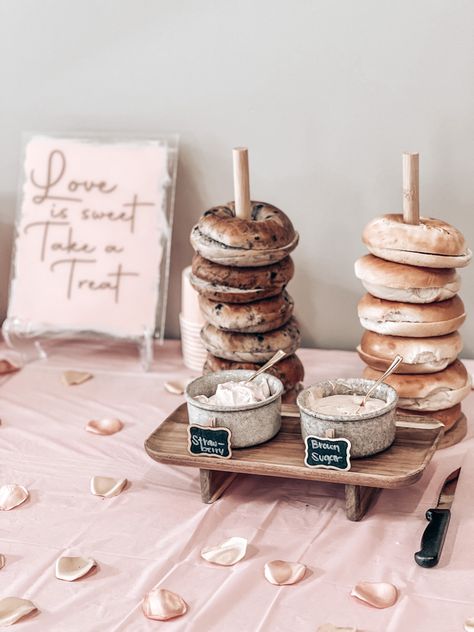 Brunch And Bubbly Wedding Shower Ideas, Bridal Shower Themes Brunch And Bubbly, Boho Bridal Shower Brunch Food Ideas, Bridal Shower Brunch Party Favors, Pink Bridal Brunch Decor, Bagel Bar Bridal Shower Brunch Party, Bridal Brunch Aesthetic, Bridal Shower Coffee Bar Ideas, Coffee Brunch Ideas