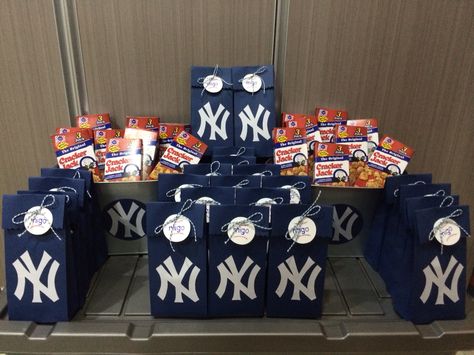 NY Yankees lootbags and cracker jacks in buckets New York Yankees Party Ideas, Ny Yankees Birthday Party, Yankees Theme Birthday Party, Yankees First Birthday, New York Yankees Birthday Party Ideas, Yankee Theme Birthday Party, Yankee Birthday Party Ideas, Astros Party, Yankees Party