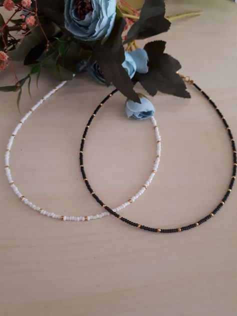 Seed beaded necklace, Surfer necklace, White jewelry, Black jewelry, summer accessories, Boho choker, hippie jewelry, gift for girl, Seed Beaded Necklace, Kalung Manik-manik, Homemade Necklaces, Accessories Boho, White Beaded Necklaces, Beaded Jewelry Necklaces, Diy Jewelry Unique, Surfer Necklace, Beaded Necklace Designs