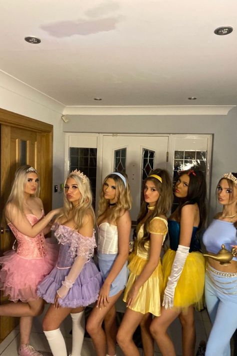 24 Group Halloween Costumes You Should Try With Friends - Its Claudia G Disney Princess Costume Party, Carnevale Outfit Ideas, Disney Princess College Costume, Disney Princess Halloween Costumes Group, Halloween Outfits Group, Princesses Halloween Costumes, Halloween Costumes Princess, Disney Princess Halloween Costumes, Disney Princess Halloween