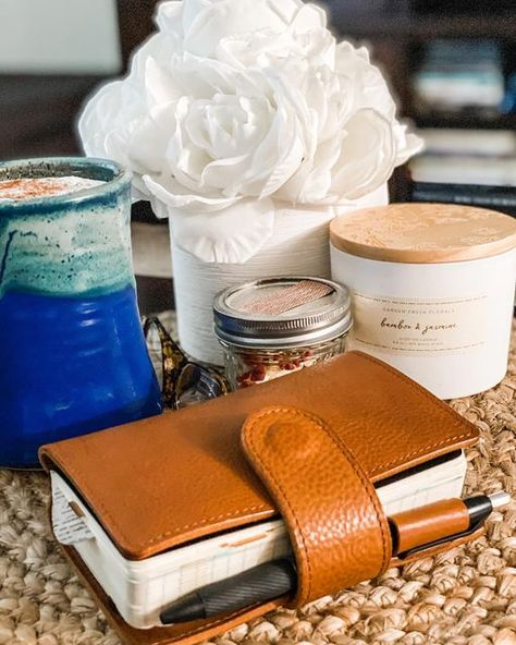 Noelia 🤍 on Instagram: "The only way I want to start the week: Coffee & my @eternal_leather_goods Pocket! 🥰 #mondaymotivation #plannerinspiration #pocketmoleskinedaily #moleskineplanner #dailyplanner #dailypocket #mymoleskine #moleskinepocketdaily #eternalleathergoods #eternalleathergoodspocket #pocketmoleskine #Moleskine #moleskinepocket #pockettn #pockettnwide #plannercommunity #functionalplanning #pocketplanner #moleskinepocketplanner #pocketmoleskineplanner" Diy Planners, Moleskine Planner, Functional Planning, Pocket Planner, A5 Planner, Planner Inspiration, Note Book, Diy Planner, Travelers Notebook