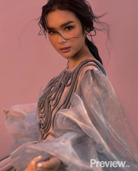 p 🏹 on Twitter: "ok but why is this local magazine from my country’s september issue lowkey better than the vouge us one… " Francine Diaz, Heart Evangelista, Debut Photoshoot, Filipino Culture, Creative Shot, Star Magic, Acting Skills, Casting Call, Soap Opera