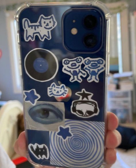 Blue Phonecase Ideas, Clear Phone Case Inspo Blue, Blue Phone Clear Case Ideas, Dark Blue Phone Case Aesthetic, Blue Phone Case Stickers, Phone Case Ideas Blue, Iphone 12 Blue Case, Blue Phone Case Ideas, Painting Phone Case Ideas Easy