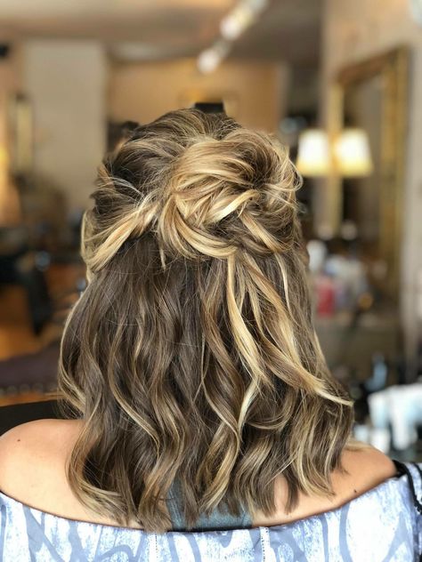 Claire Hair, Semi Formal Hairstyles, Chelsea Kane, Hair Half Up Half Down, Half Up Half Down Hair Prom, Catwalk Models, Ball Hairstyles, Prom Hairstyles For Short Hair, Hair Half Up