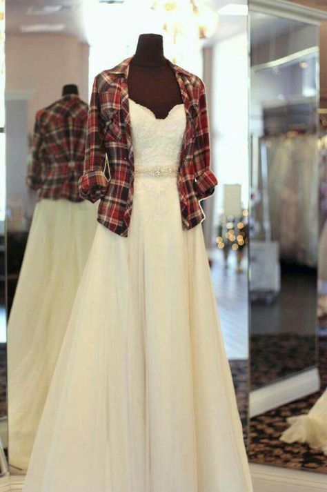 For a Supernatural-themed wedding. Only thing I'd change is belt the flannel too (put the belt over the flannel). Wedding Dresses Country, Vestidos Country, Wedding Dress Jacket, Vow Renewal Dress, Dresses Country, Camo Wedding, Boda Mexicana, Fancy Wedding Dresses, Fancy Wedding