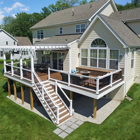 Rustic Screened In Porch, Upstairs Deck Ideas, Simple Screened In Porch, Screened In Front Porch Ideas, Walkout Patio, Screened In Front Porch, Custom Deck Railing, Shade Pergola, Deck Railing Systems