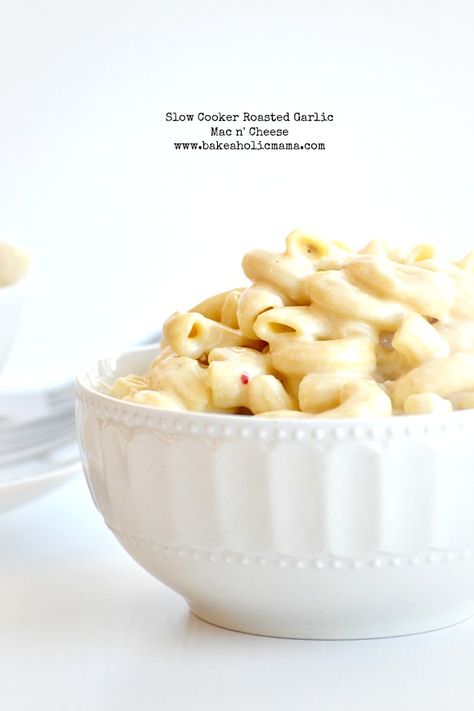 Roasted garlicky mac n' cheese made in a slow cooker #recipes #slowcooker Garlic Mac And Cheese, Mac Cheese Recipes, Slow Cooker Roast, White Bowl, Crock Pot Slow Cooker, Crockpot Recipes Slow Cooker, Crock Pot Cooking, Spaghetti Squash, Roasted Garlic