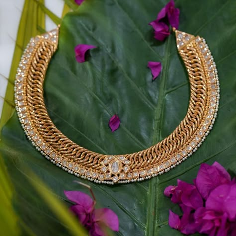 Our one of a kind jalebi necklace as we call it ironically derived its name from the nature of its making and the intricate and delicate… Diamond Ornaments, Gold Necklace Indian, Tanzanite Necklace, Gold Necklace Indian Bridal Jewelry, Polki Necklace, Antique Jewelry Indian, Silver Collection, Moissanite Necklace, Diamond Jewelry Necklace