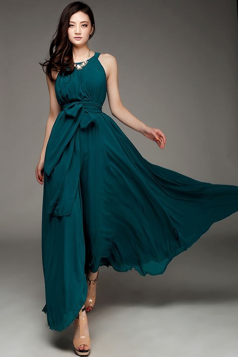 Great teal maxi dress with nude shoes. Dress For Your Body Type Classy Maxi Dress, Dark Teal Dress, Teal Maxi Dress, Neon Prom Dresses, Sparkly Prom Dress, Gorgeous Maxi Dresses, 파티 드레스, Beautiful Maxi Dresses, Elegant Maxi Dress