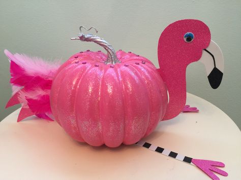 Flamingo pumpkin Flamingo Pumpkin Decorating, Flamingo Trunk Or Treat, Flamingo Pumpkins, Mermaid Pumpkin Painting, Flamingo Pumpkin, Teacher Appreciate Gifts, Pumpkin Competition, Pumpkin Creations, Flamingo Projects