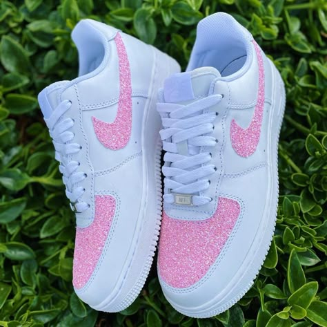 Buty Marki Nike, Pink Nike Shoes, Boty Nike, Skor Sneakers, Custom Painted Shoes, Custom Shoes Diy, Nike Shoes Air Force, White Nike Shoes, Nike Shoes Girls