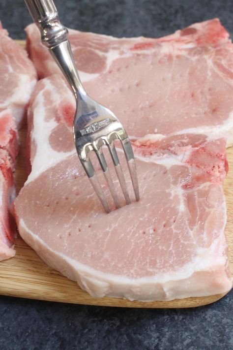 Easy Pork Chop Brine (Best Brine for Pork Chops) - TipBuzz Pork Chop Brine Recipes Simple, Meat Tenderizer Recipe, Pork Brine Recipe, Pork Chop Brine Recipes, Brine For Pork, Pork Chop Brine, Brine Recipes, Pork Crock, Delicious Salad Recipes