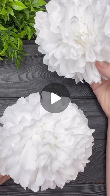 Easy Tissue Paper Flowers, Tissue Paper Flowers Easy, Toilet Paper Flowers, Tissue Paper Craft, Tissue Paper Roll, Paper Flowers Diy Easy, Tissue Paper Flowers Diy, Diy Flores, Toilet Paper Crafts