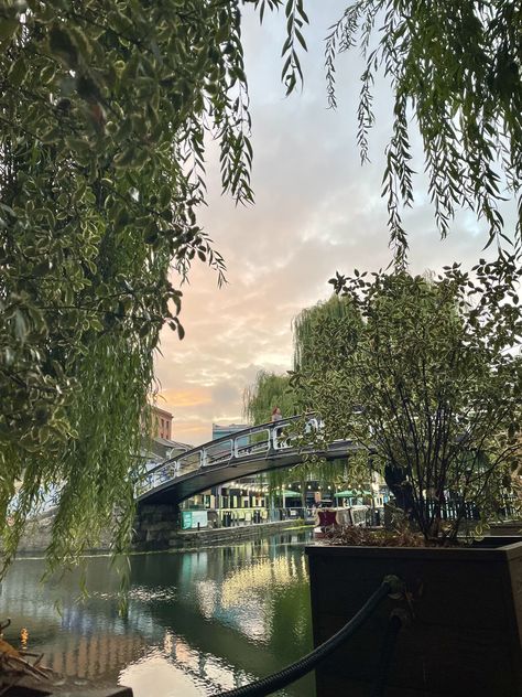 Camden/London Camden Aesthetic, Summer In London, London Camden, Camden Market, Camden London, Camden Markets, Vet School, London Summer, Taylor Swift Aesthetic