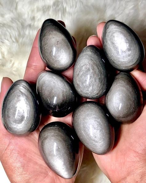 Silver Sheen Obsidian, Stone World, Sheen Obsidian, Pretty Rocks, Cool Rocks, Crystal Magic, Beautiful Rocks, Egg Art, Crystal Crafts