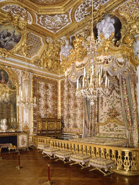 Marie A's Bedroom at Versaille! CRAZY Chateau Versailles, Maria Theresa, Palace Of Versailles, Chateau France, Queen Bedroom, Louis Xiv, Louis Xvi, Beautiful Buildings, Marie Antoinette