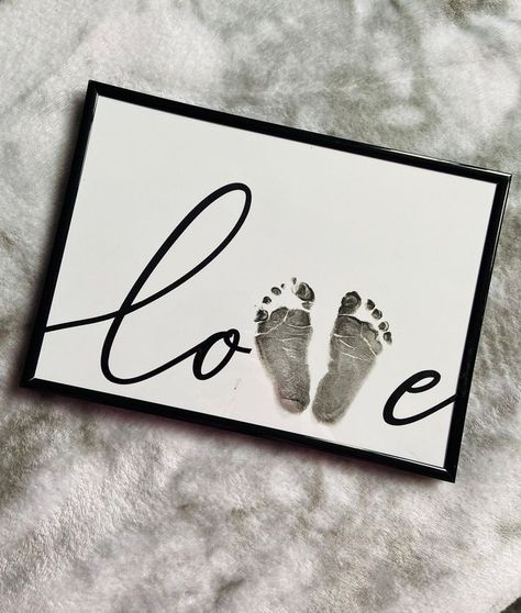 Baby Footprint Kit, فن الرسم بالمسامير, Perlengkapan Bayi Diy, Baby Art Crafts, Crafts For Kids Preschool, Baby Footprint Art, Baby Art Projects, Baby Footprint, Toddler Arts And Crafts