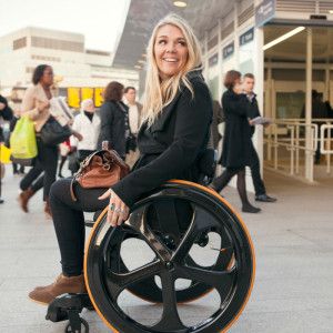 Carbon Black Wheelchair-7 - Design Milk Ultra Lightweight Wheelchair, Transport Wheelchair, Wheelchairs Design, Wheelchair Fashion, Outdoor Technology, Wheelchair Women, Manual Wheelchair, Wheel Chair, Adaptive Clothing