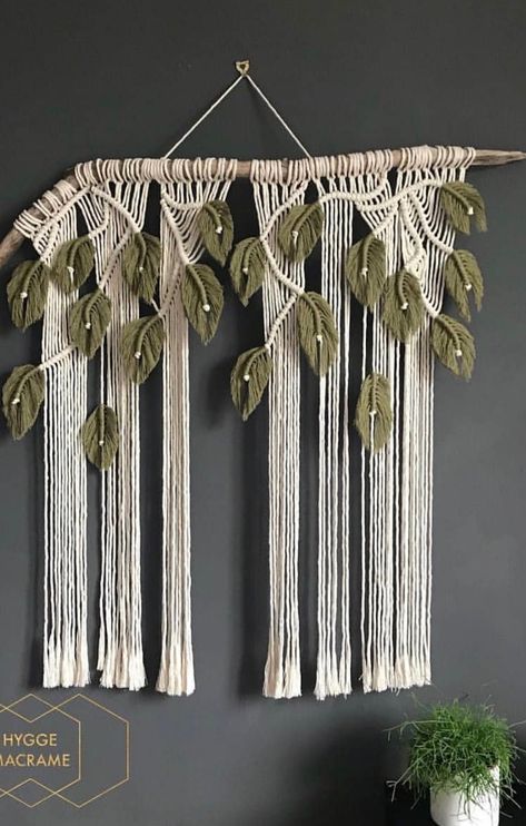 Monstera Macrame, Simpul Makrame, Wall Hanging Living Room, Macrame Wall Hangings, Makramee Diy, Macrame Wall Hanging Patterns, Macrame Hanger, Macrame Wall Art, Macrame Plant Hangers