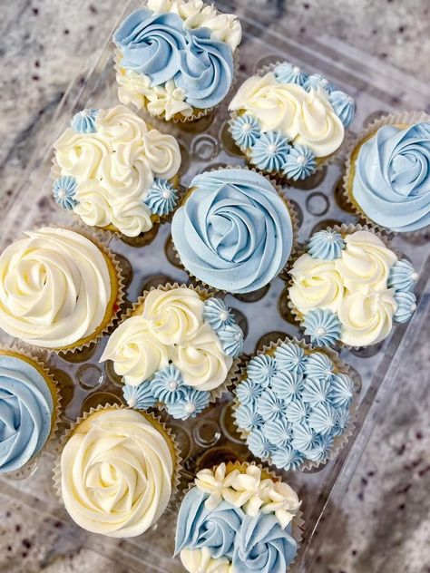 Blue Flower Cupcakes Ideas, Pale Blue Cupcakes, Light Blue Cupcakes Wedding, Sweet 16 Cake Ideas Blue, Blue Wedding Cupcakes Ideas, Baby Shower Dessert Ideas For Boys, Baby Boy Cupcakes Shower Diy, Baby Boy Shower Cupcake Ideas, Baby In Bloom Boy Baby Shower Theme