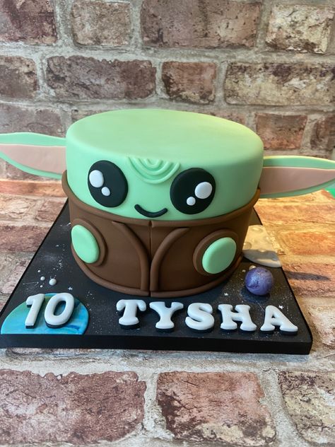 Baby Yoda Cake Ideas, Yoda Cake Ideas, Baby Yoda Birthday Cake, Light Saber Cake, Grogu Cake, Yoda Birthday Cake, Mandalorian Cake, Baby Yoda Cake, Yoda Birthday