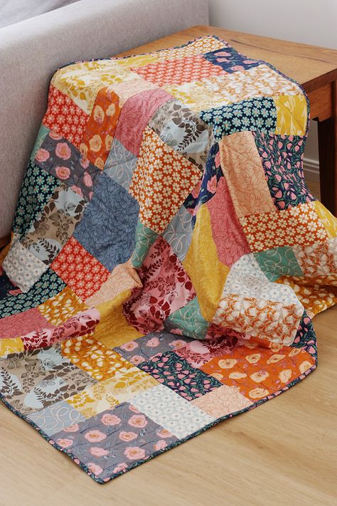 Layer Cake Quilt Patterns, Fat Quarter Quilt Pattern, Lap Quilt Patterns, Quilt Layers, Cake Quilt, Big Block Quilts, Layer Cake Quilts, Quick Quilt, Scrappy Quilt Patterns