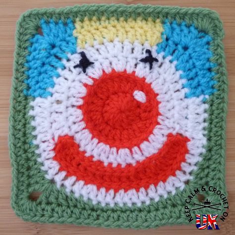 https://keepcalmandcrochetonuk.files.wordpress.com Crochet Organizer, Crochet Blocks, Crochet Design Pattern, Crochet Tutorials, Crochet Square Patterns, Granny Squares Pattern, Fun Crochet Projects, Granny Square Crochet Pattern, Diy Crochet Projects