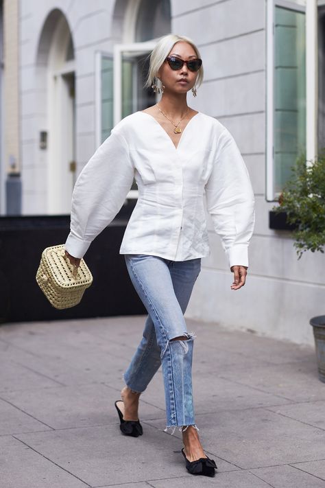 The Outfits We Always Wear With Mules | Who What Wear UK Outfits With Mules Heels, Flat Mules Outfit, Mules Outfit Summer, Outfits With Mules, Mule Outfit, Mules Outfit, Dress Over Jeans, Mules Heels, Shoe Trend