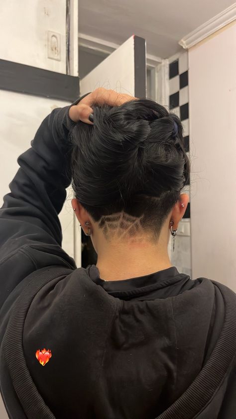 Undercut Ideas, Undercut Design, Undercut Designs, Life Hacks Beauty, Undercut, Cut Design, Bad Girl, Hair Inspiration, Beauty Hacks