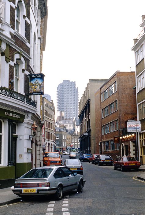 Cowcross Street from Farringdon Station 1986 Life In The 70s, Uk Pub, Vintage Machine, The Barbican, Night Moves, Camden Town, Old London, London Photos, Vintage London