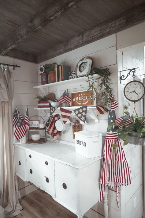 breakfast nook in cottage, open shelving in kitchen, kitchen open shelves, patriotic decor on open shelves Farmhouse 4th Of July Decor, Decor In Kitchen, Kitchen Decor Cottage, Farmhouse 4th Of July, Antique Ideas, Patriotic Kitchen, Old Victorian House, Core Decor, Vintage Crock