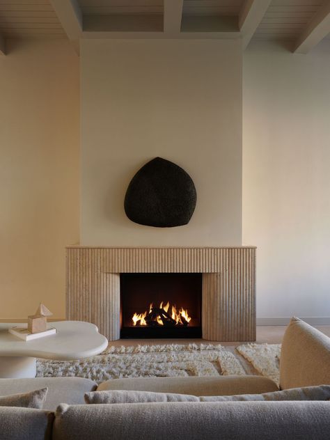 Scandinavian Fireplace, Stucco Fireplace, Japandi Interiors, Fireplace Built Ins, Bedroom Fireplace, Traditional Fireplace, Home Fireplace, Fireplace Makeover, Modern Fireplace