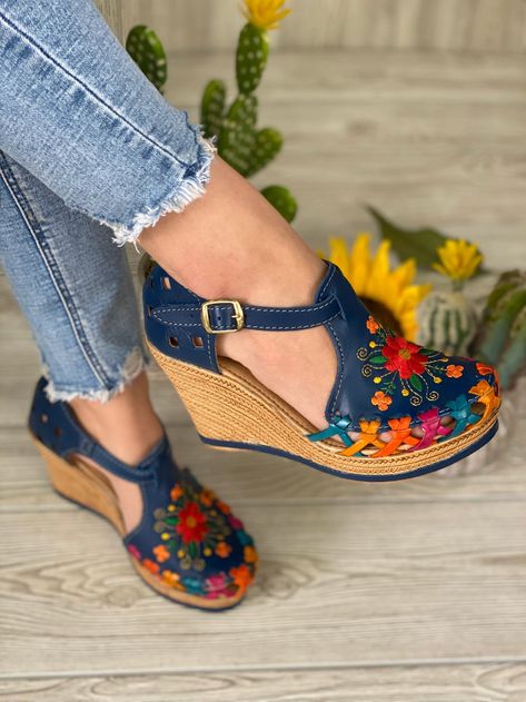 Floral Embroidered Heels, Colorful Wedges, Hippie Shoes, Embroidered Heels, Womens Pumps, Shoe Fits, Genuine Leather Shoes, Vintage Mexican, Stylish Shoes