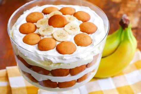 Patti Labelle Banana Pudding Recipe, Vanilla Wafer Banana Pudding, Nilla Wafer Banana Pudding, Banana Pudding Trifle, Easy Banana Pudding Recipe, Magnolia Bakery Banana Pudding, Banana Pudding Poke Cake, Easy Banana Pudding, Banana Pudding Recipe